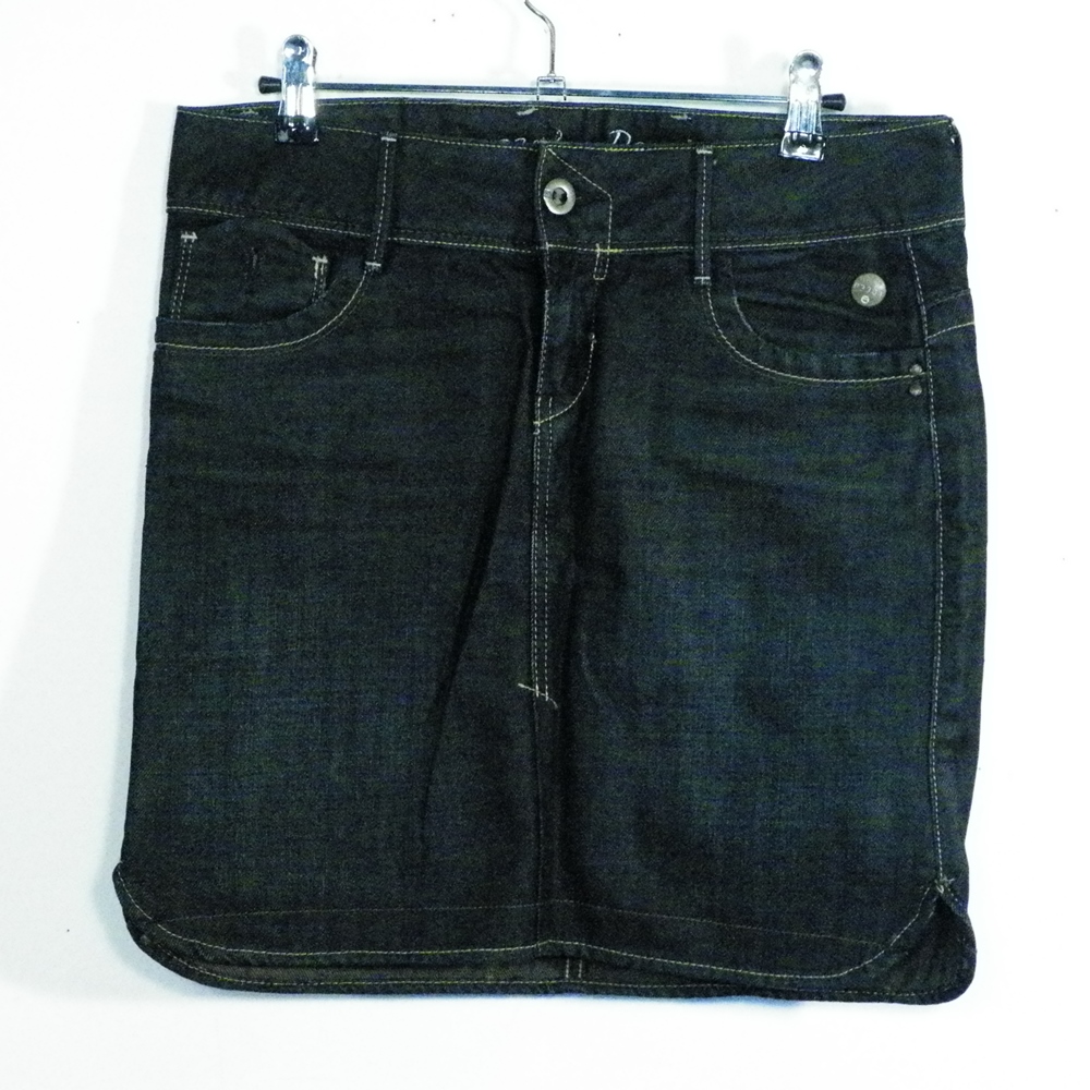 Acheter Jupe Noire G-STAR Taille Estimée 40. Bon état - 12,00 € Jupe Noire G-STAR Taille Estimée 40. Bon état - reconditionné disponible sur Label Emmaüs
